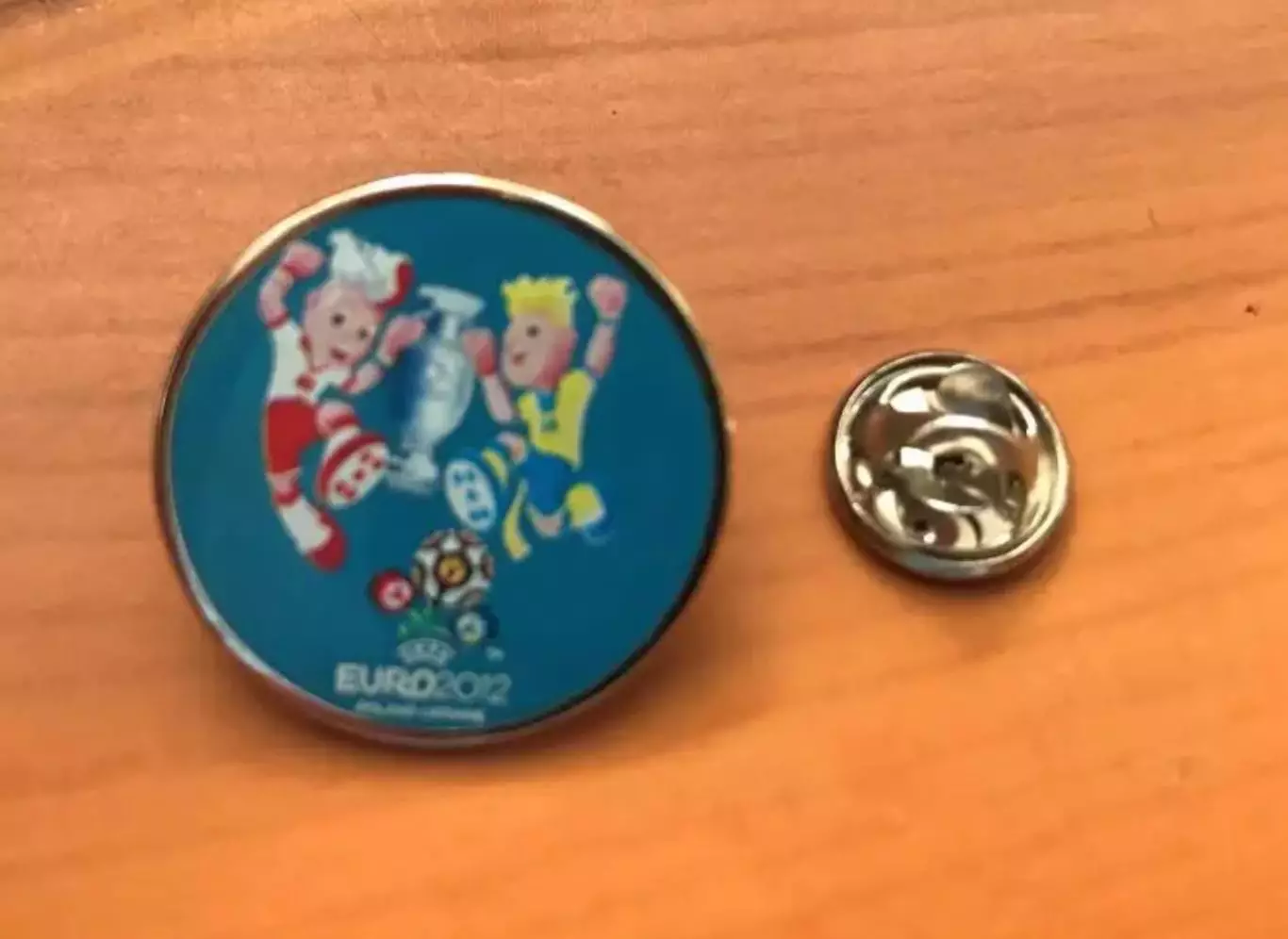 Футбол. Знак ЕВРО 2012 Украина & Польша (официальный 1) Mascot