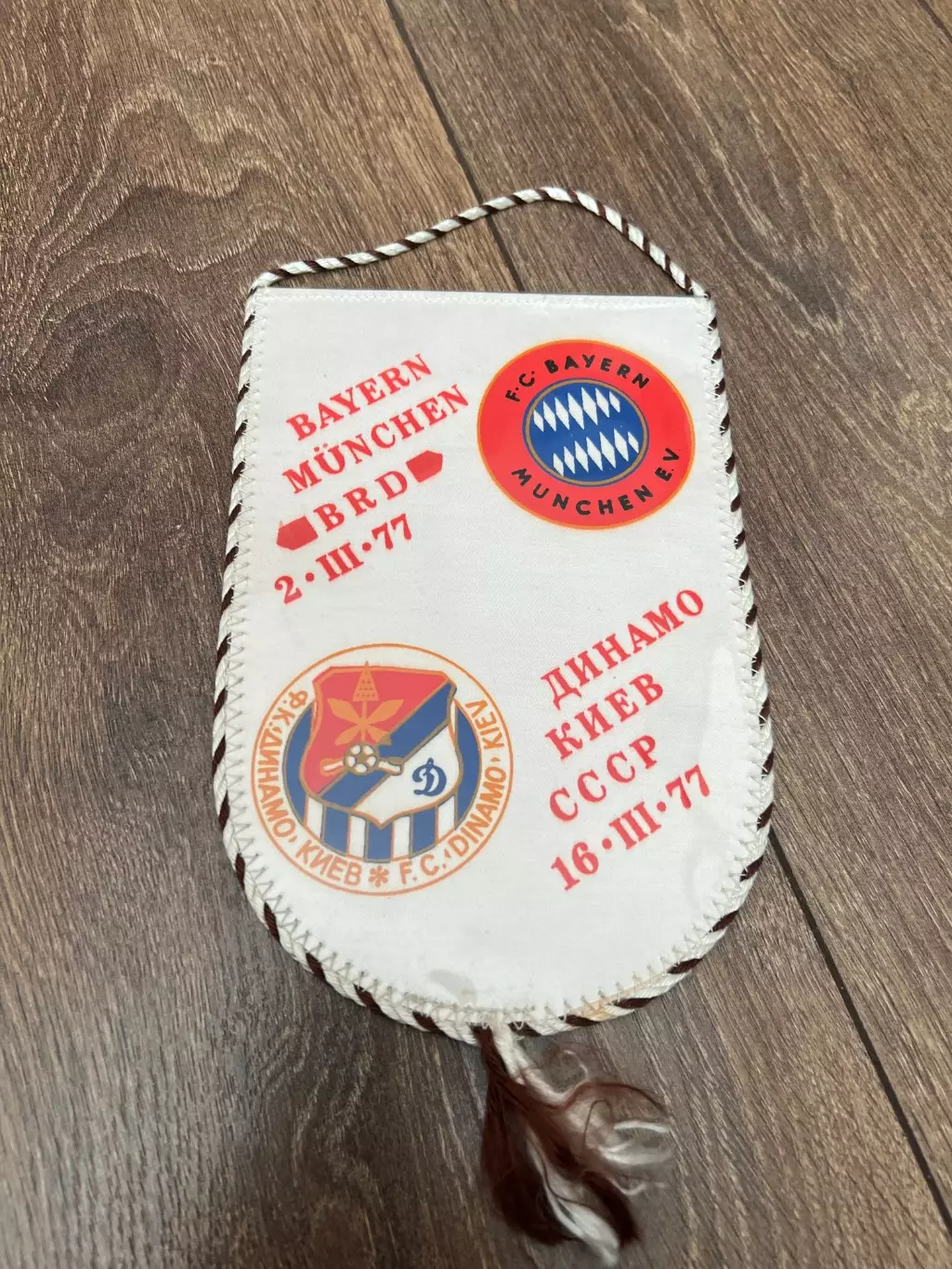 Вымпел Динамо Киев Украина - Бавария Мюнхен Германия 1976-1977