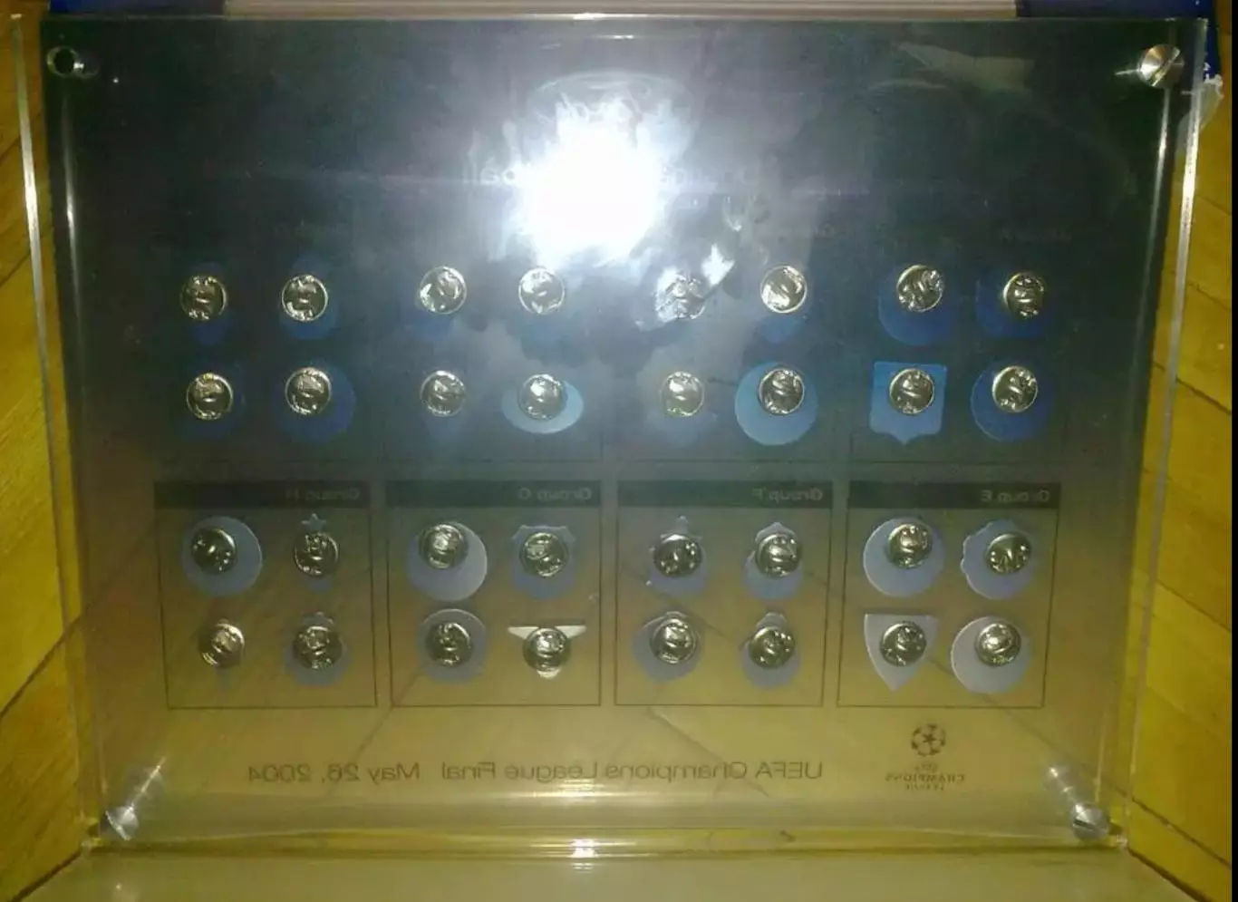 Набор знаков (32шт) в упаковке Лига Чемпионов УЕФА 2003-2004 ОФИЦИАЛЬНЫЙ 2