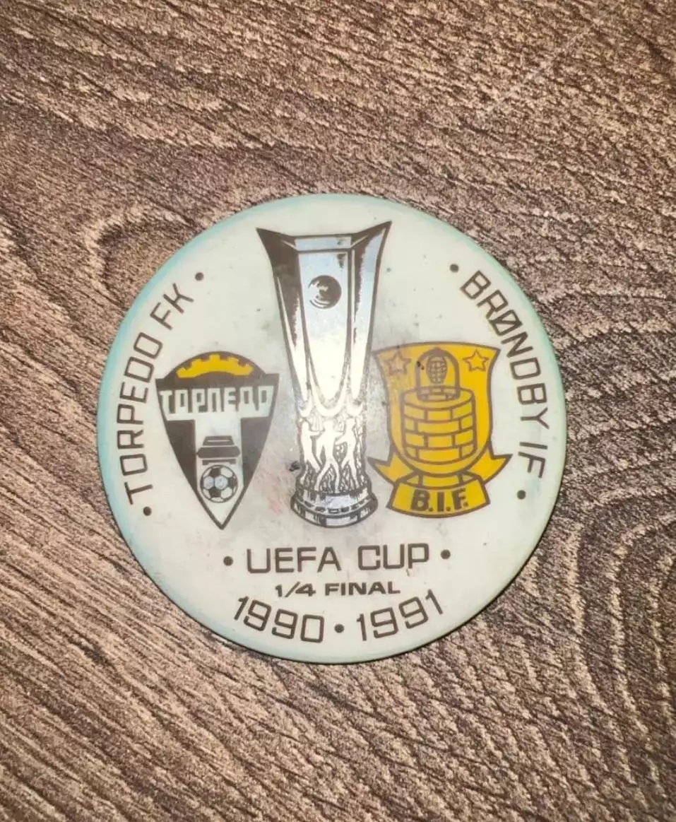 Знак футбол. Торпедо Москва - Брондбю Дания 1990-1991 пластик