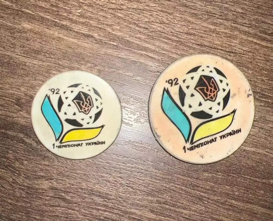 Знак футбол. 1992 чемпионат Украины 2 шт (Динамо Киев участник)