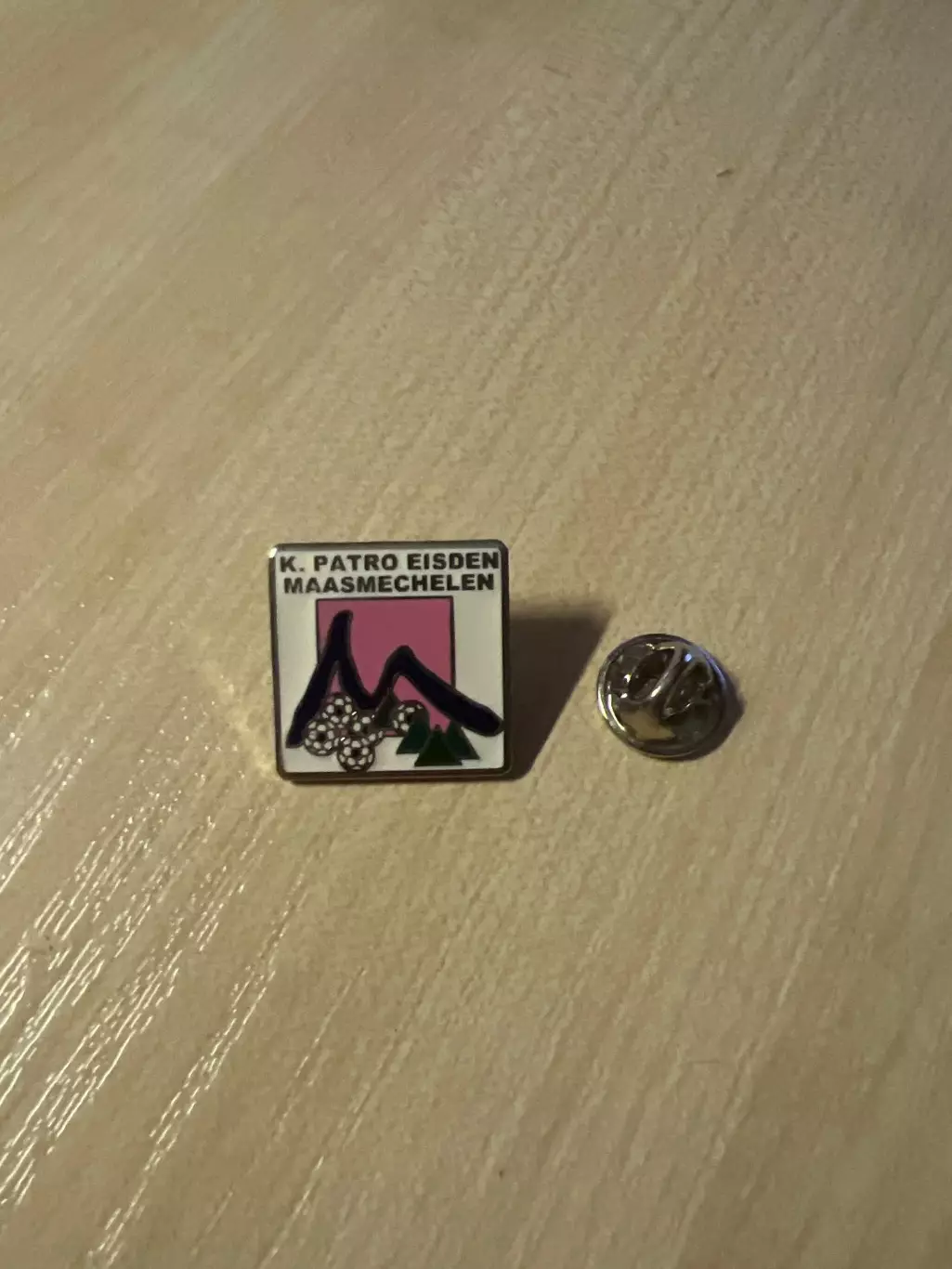 Знак Патро Эйсден Бельгия