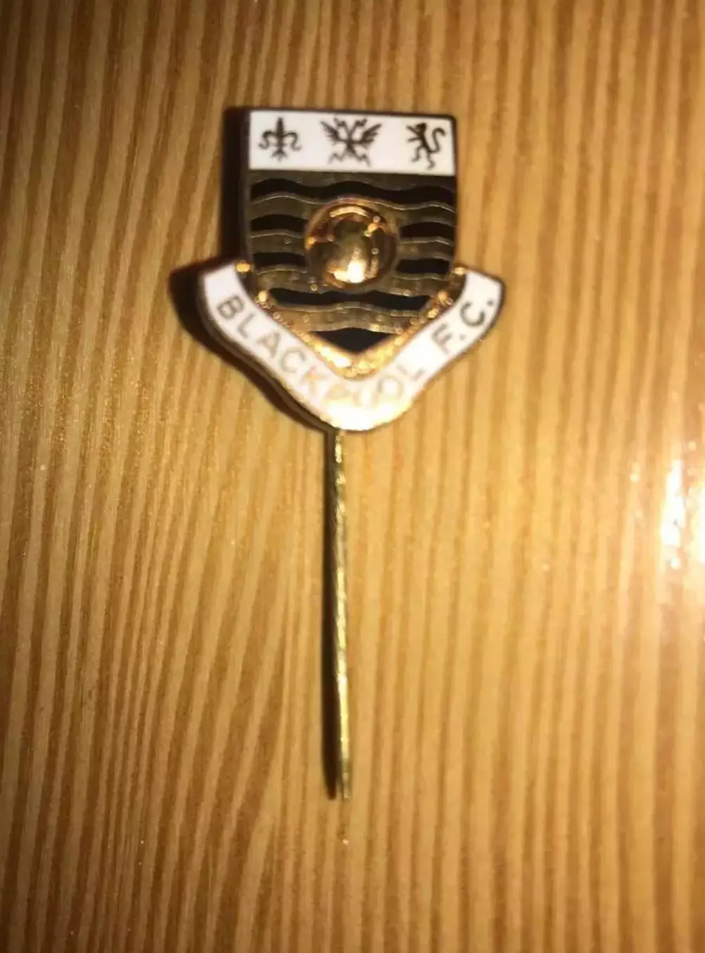 Футбол. Знак Блэкпул Англия (старый, на игле)