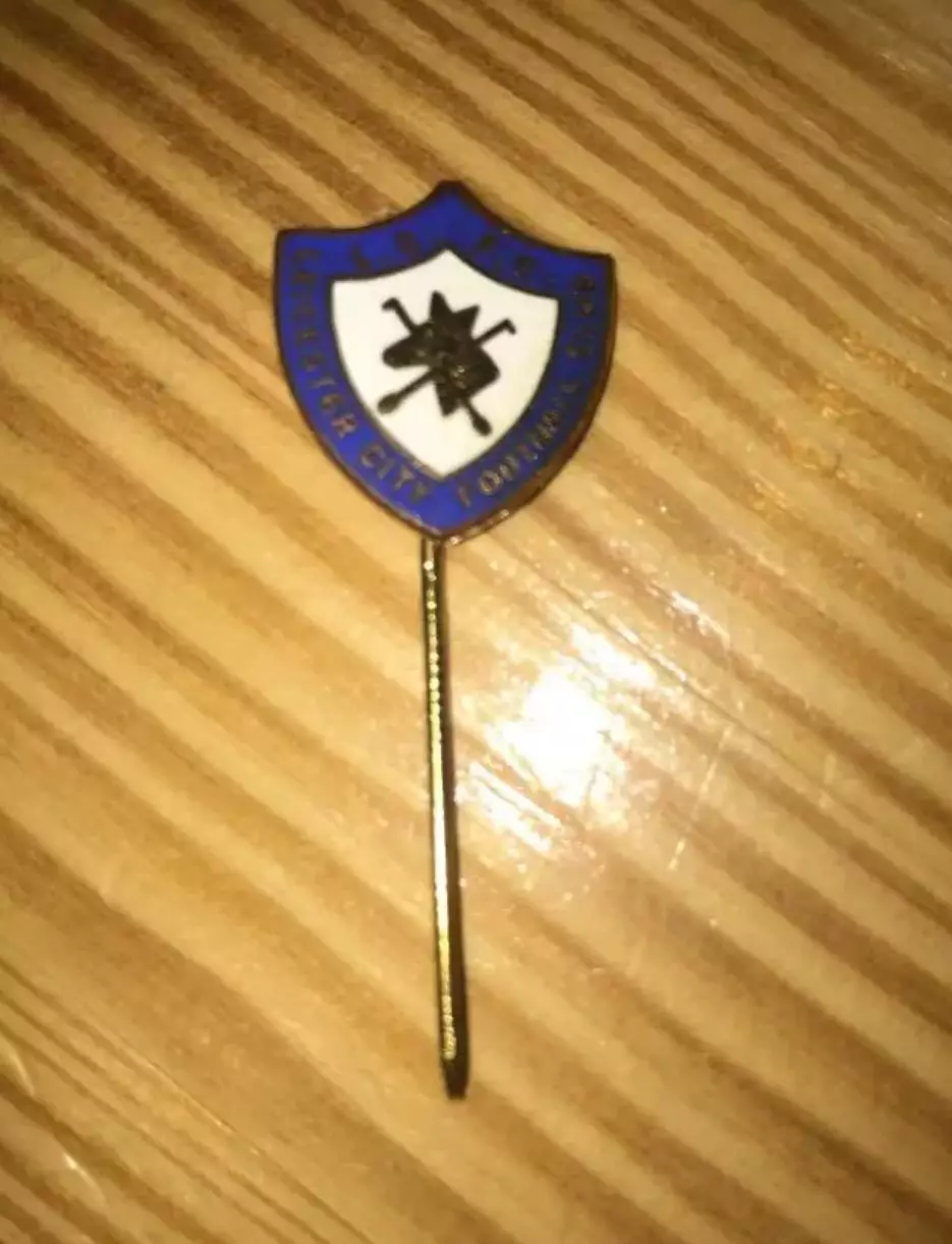Футбол. Знак Лестер Англия (старый, на игле)