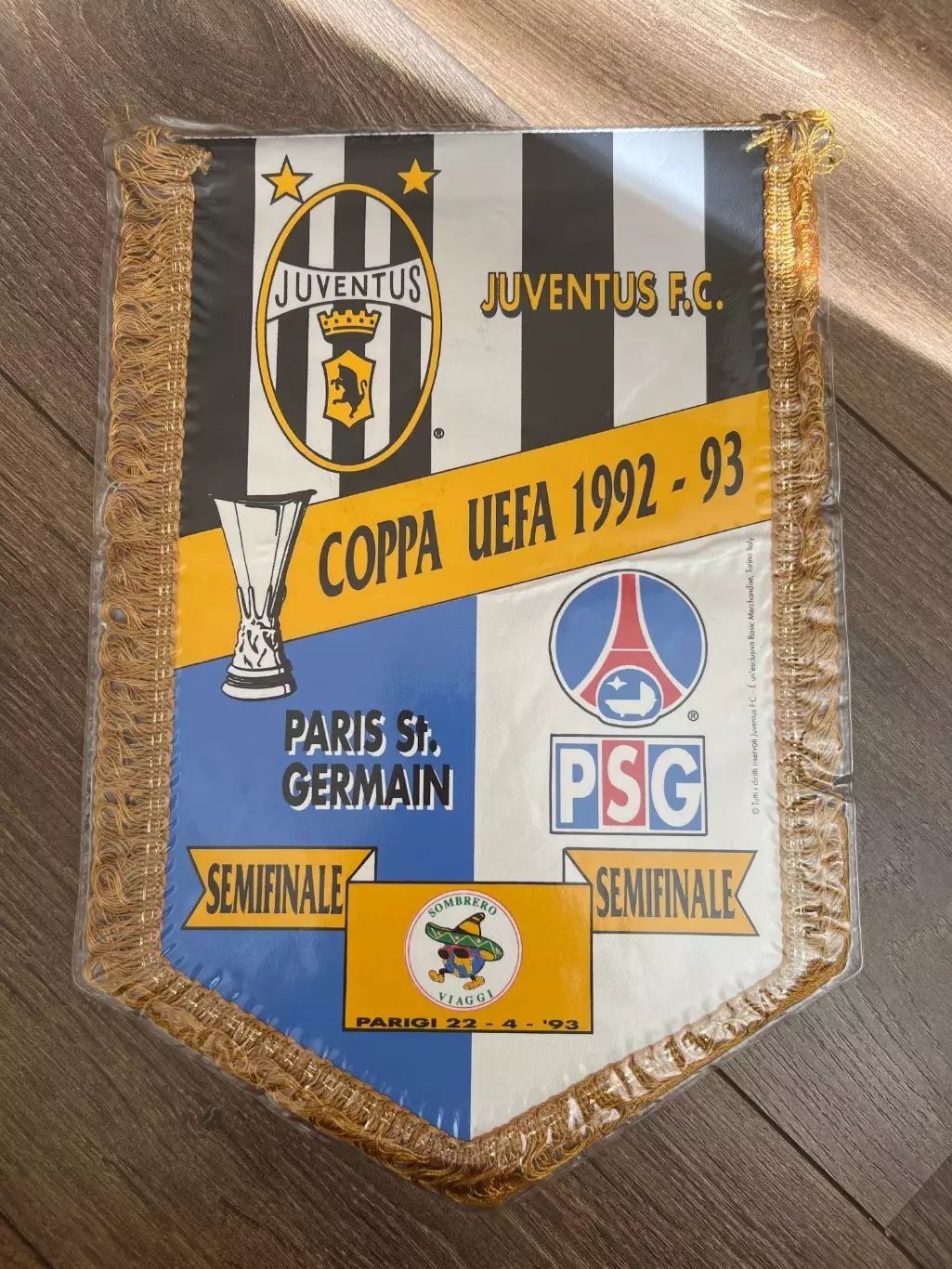 Вымпел Ювентус Италия - ПСЖ Франция 1992-1993