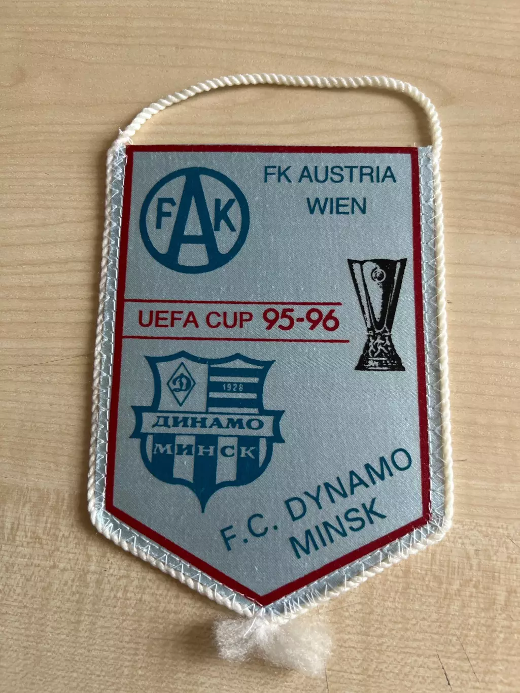 Вымпел Динамо Минск Беларусь - Австрия Австрия 1995