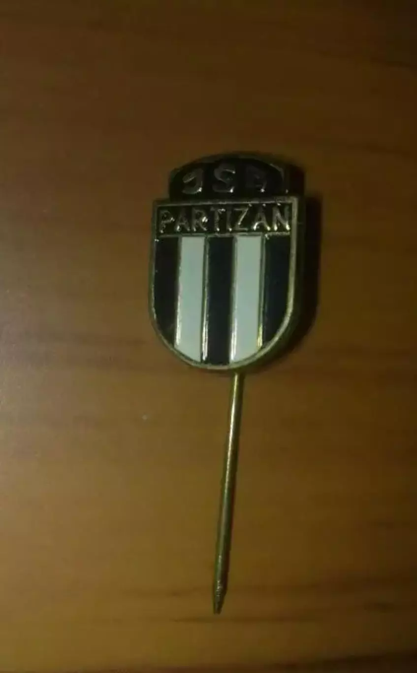 Футбол. Знак Партизан Сербия (старый, на игле)