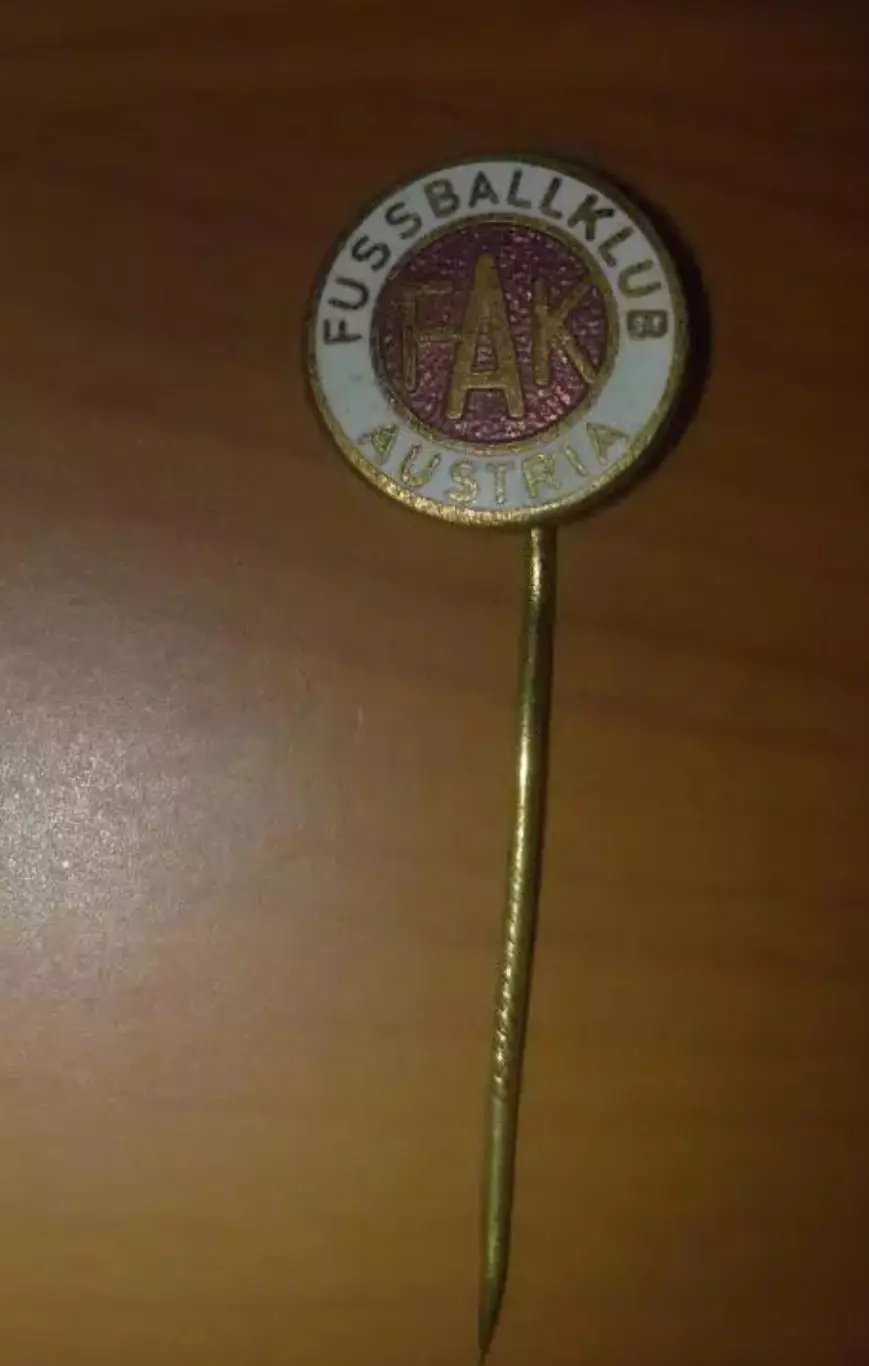Футбол. Знак Аустрия Австрия (старый, на игле)