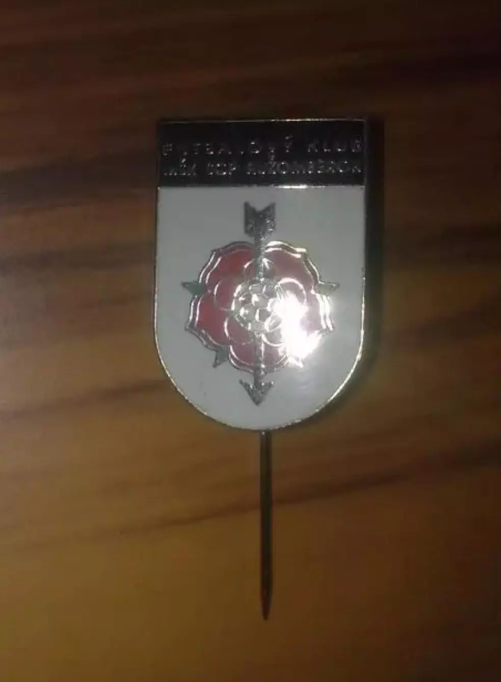 Футбол. Знак Ружемберок Словакия (старый, на игле)