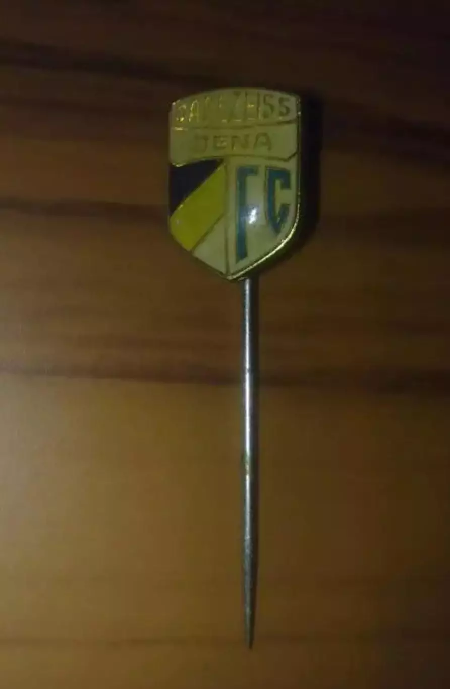 Футбол. Знак Карл Цейсс Германия (старый, на игле)