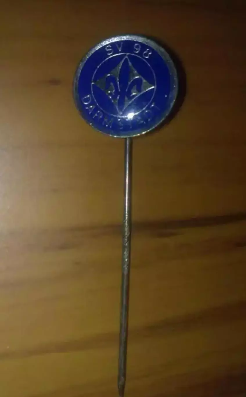 Футбол. Знак Дармстад Германия (старый, на игле)