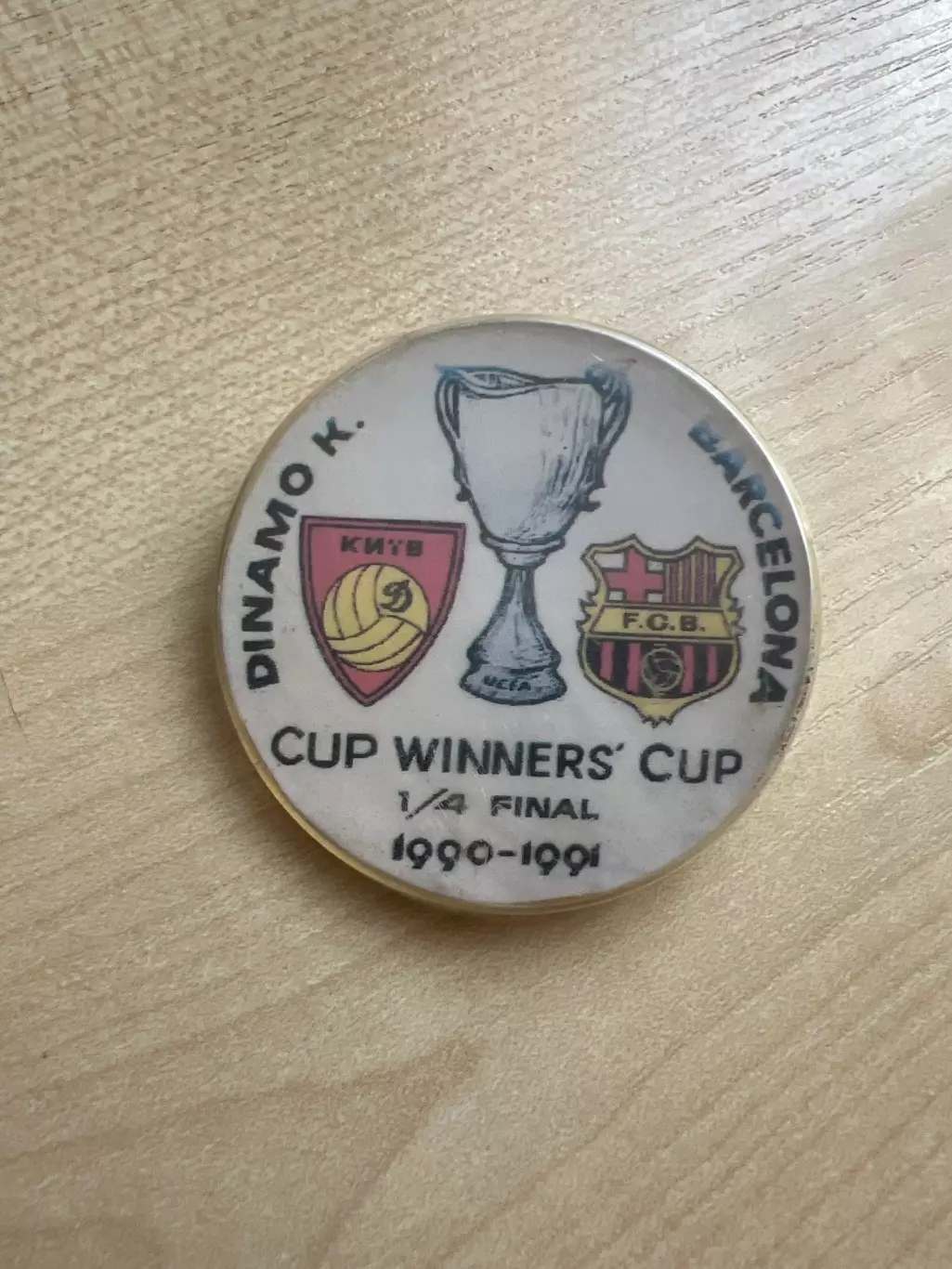 Футбол. Знак Динамо Киев - Барселона Испания 1990-1991
