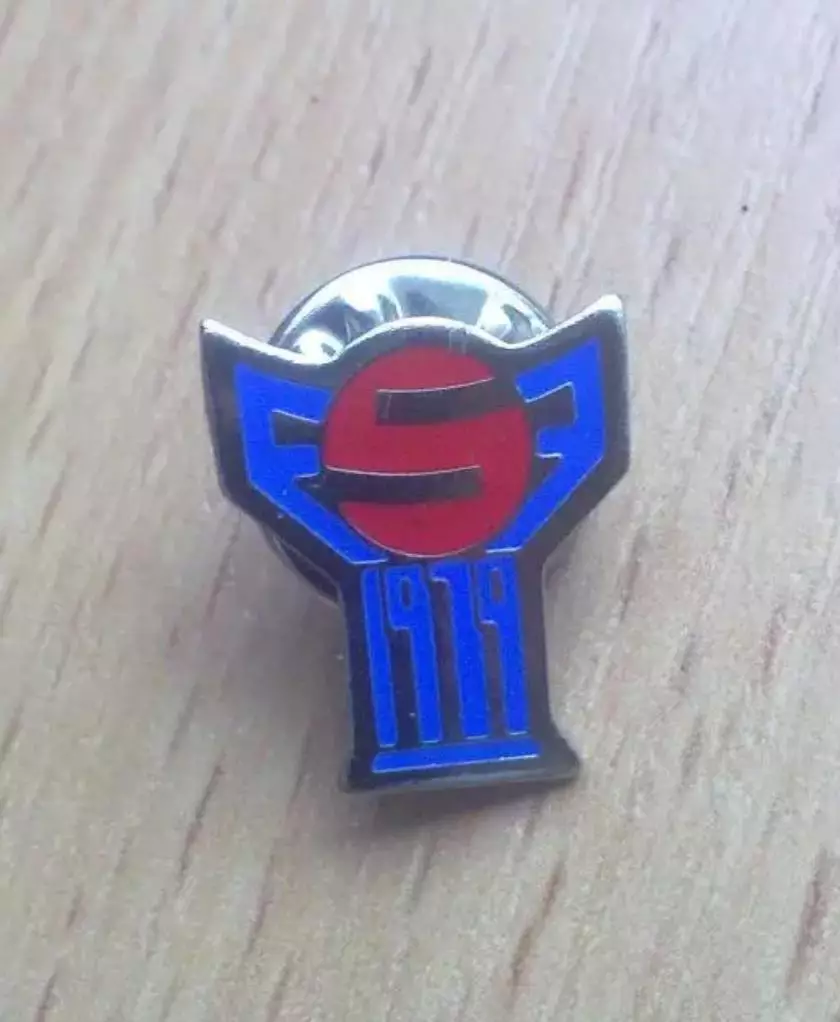 Футбол. Знак Федерация футбола Фареры