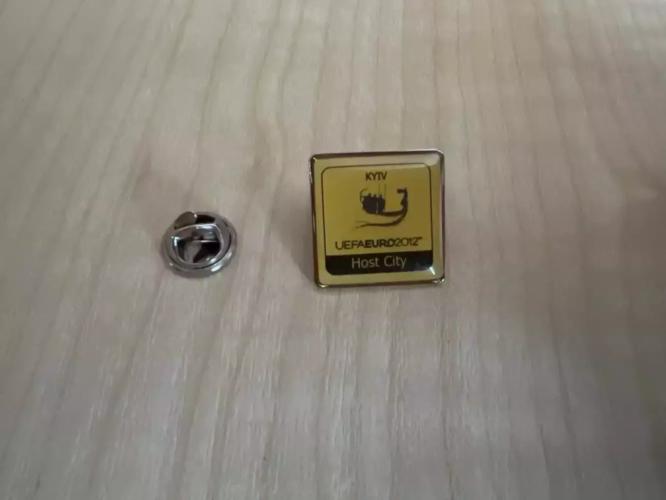 Футбол. Знак. ЕВРО 2012 город Киев (официальный)