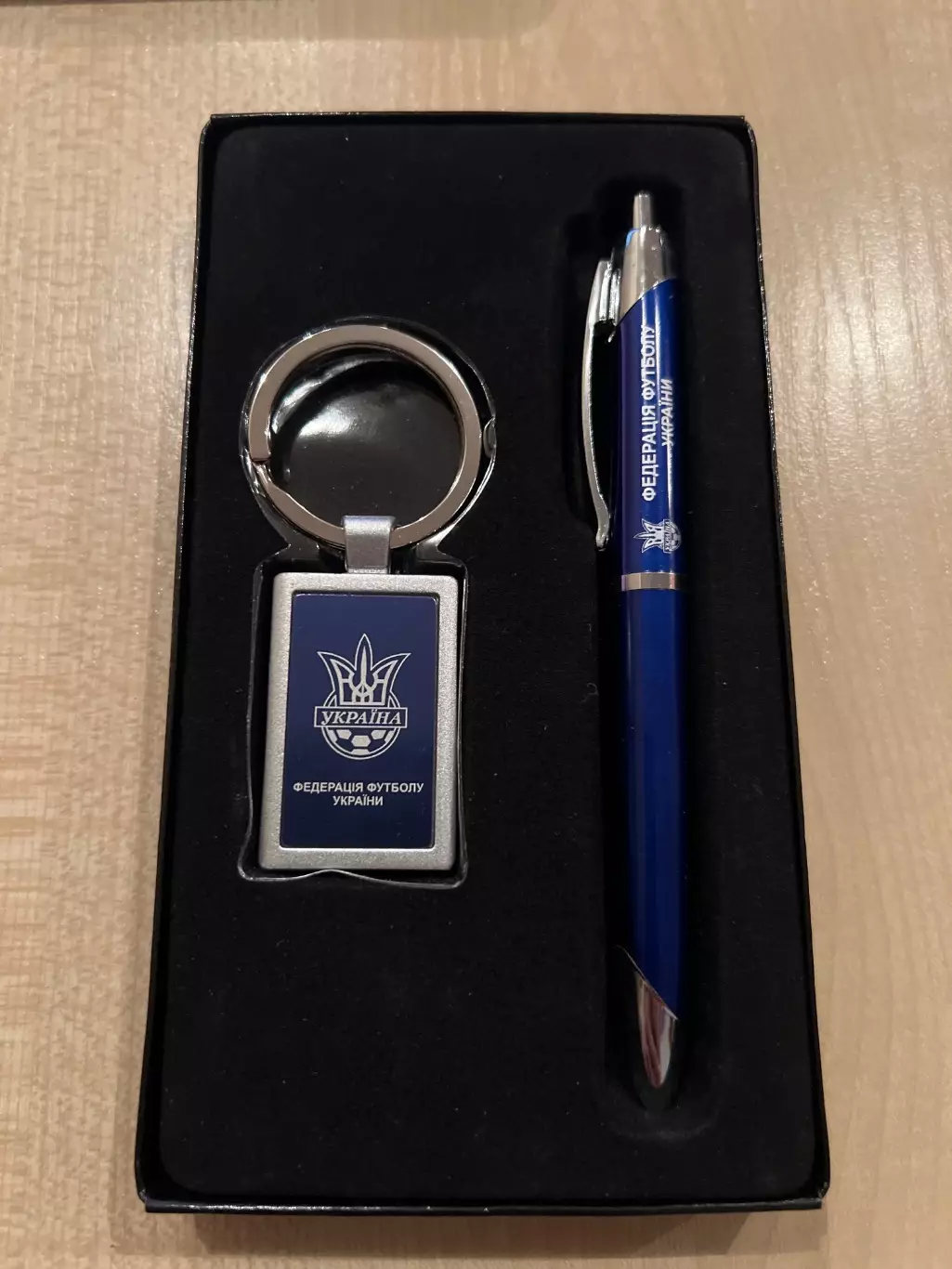 Брелок + ручка. ФФУ Украина подарочный набор