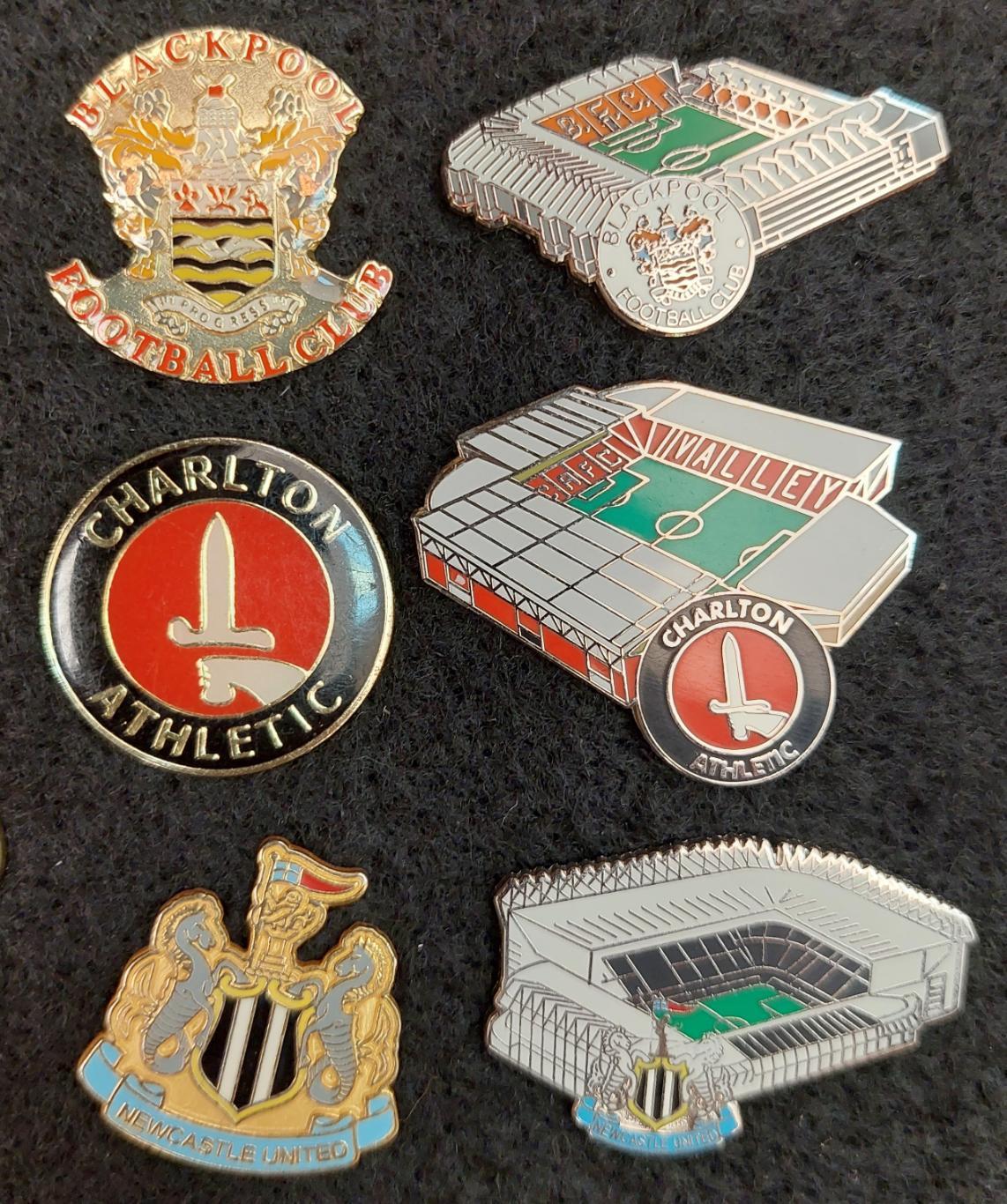 Знаки клубы Англия, стадионы и лого