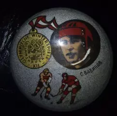 Значок хоккей с шайбой олимп. чемпион С. Бабинов сб СССР и ЦСКА Москва 1976 г