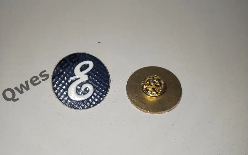 Значок Енисей Красноярск хоккей с мячом вид 2