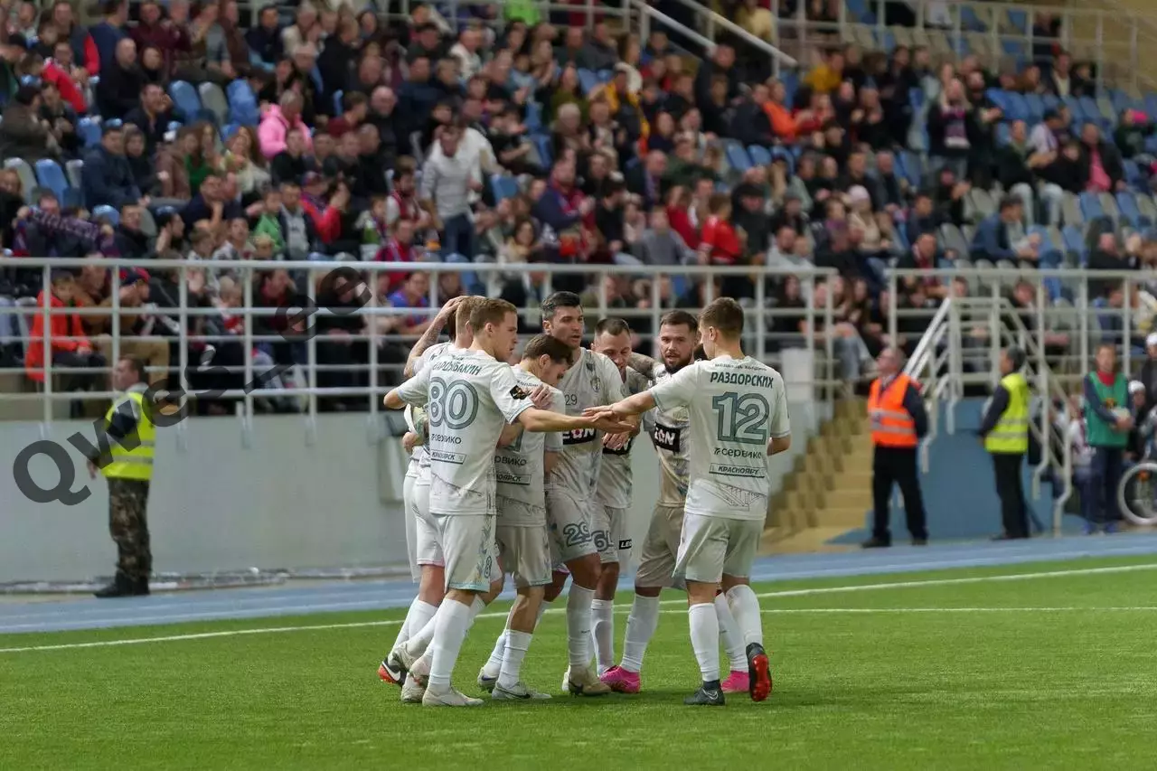 Матчевая футболка ФК Енисей Красноярск №24 Ярослав Крашевский сезон 2023-2024 3