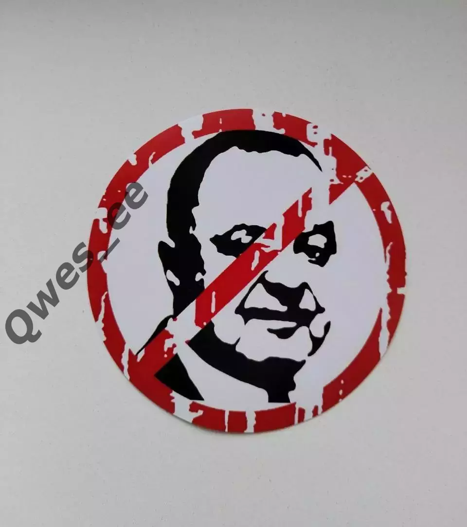 Стикер наклейка хоккей с мячом Скрынник