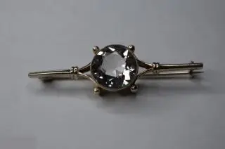 №32/45 серебро БРОШЬ. БРОШКА. ГОРНЫЙ ХРУСТАЛЬ Серебро 875 проба. МОЛОТОБОЕЦ