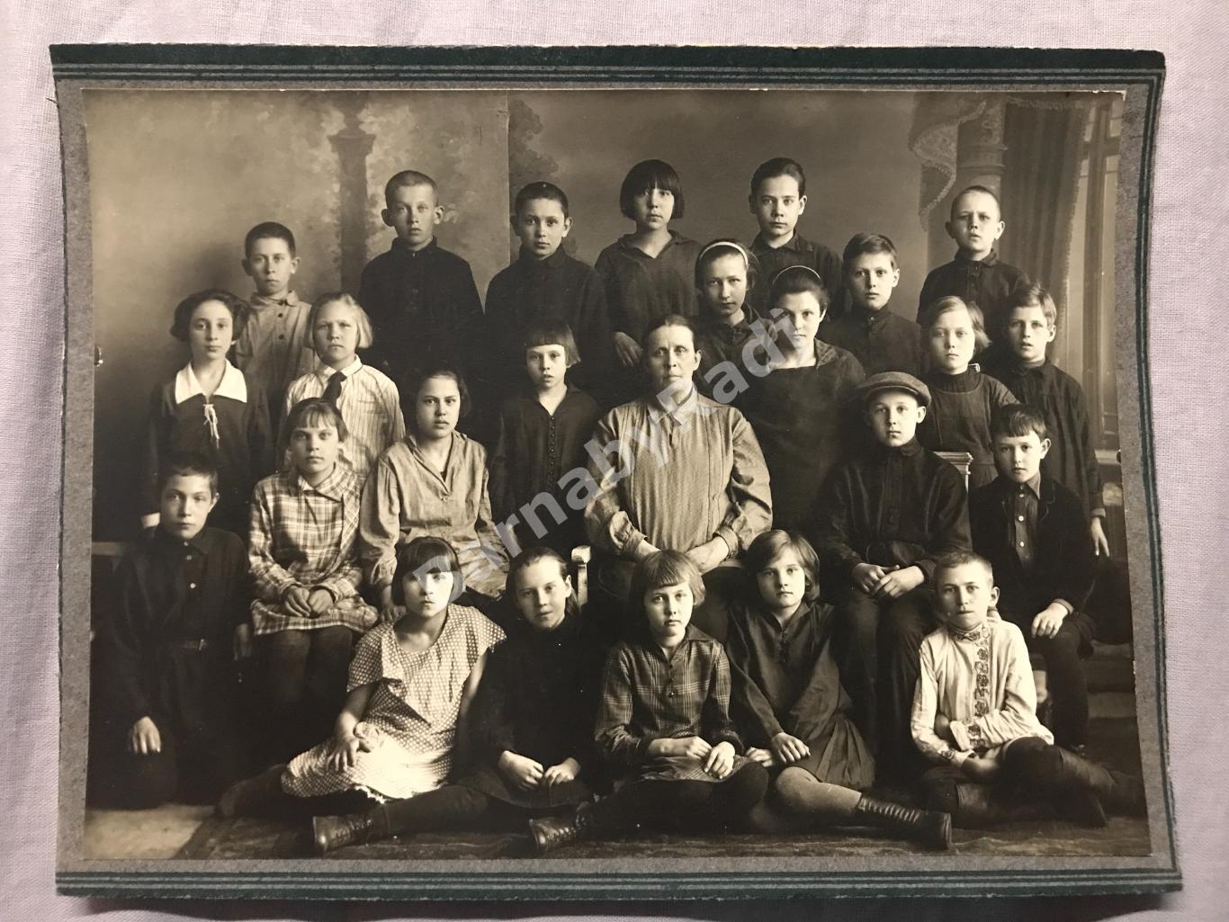 1930 Новосибирск. 9 Совшкола. 4-я группа 2-го семестра Учителя и ученики. Группо