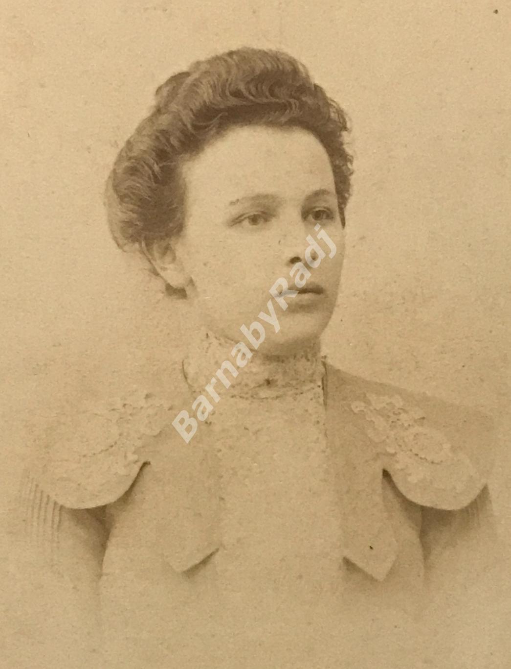 1904 Санкт-Петербург фотограф Шаповалов В. Бобровская Вера, супруга военного инж 1