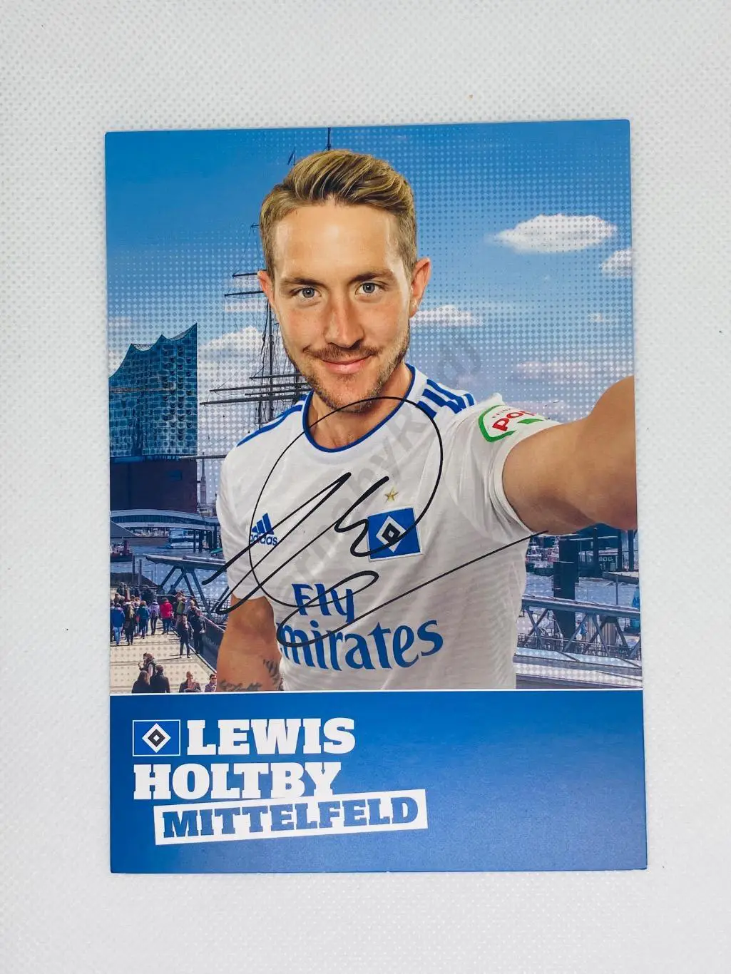 Открытка Льюис Холтби