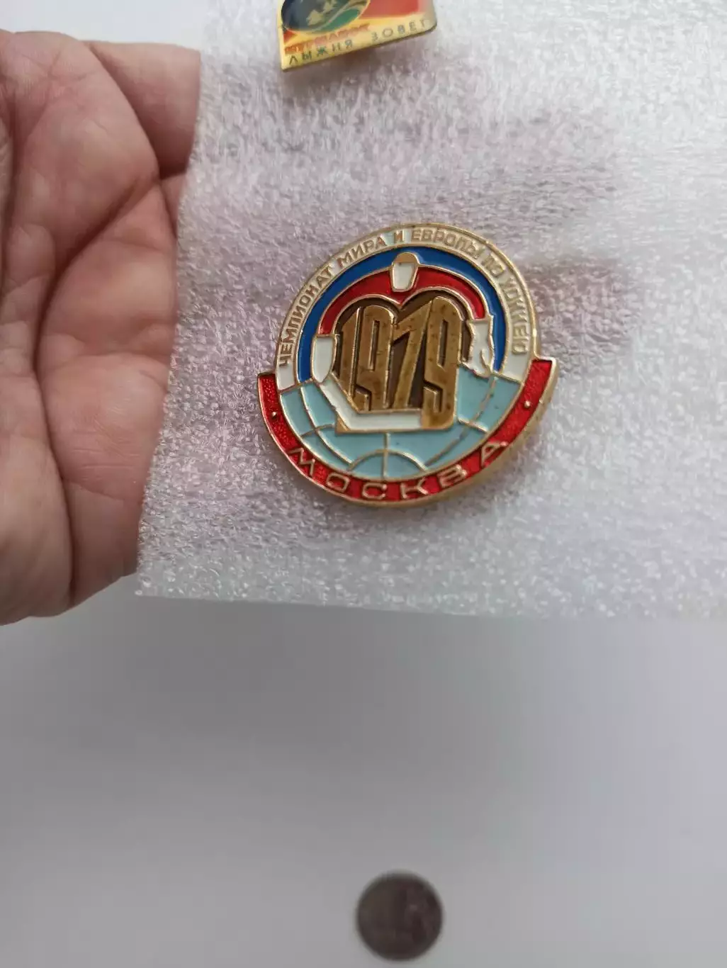 Хоккей с шайбой, чемпионат мира и европы по хоккею, Москва, 1979г., редкий знак 2