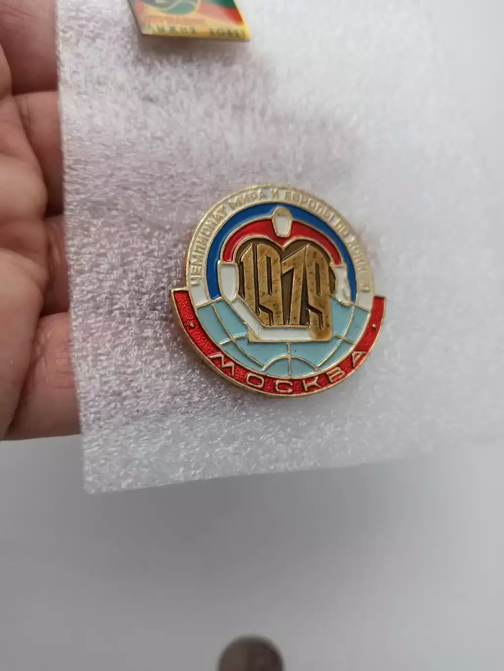 Хоккей с шайбой, чемпионат мира и европы по хоккею, Москва, 1979г., редкий знак 3