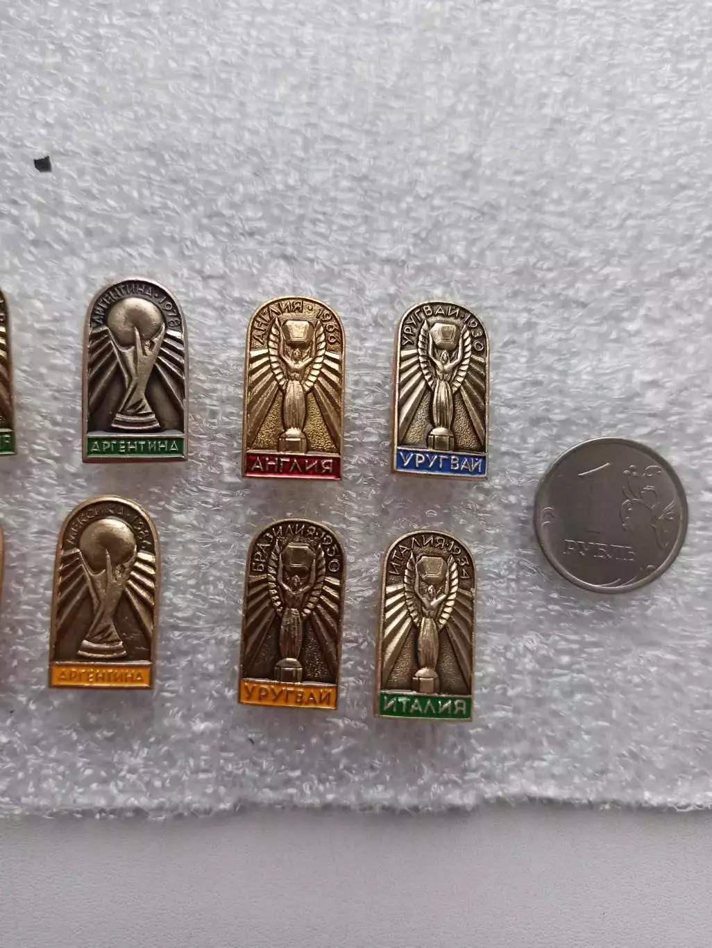 Мировой футбол, Чемпионы мира по футболу, набор, 13 знаков, клеймо 4