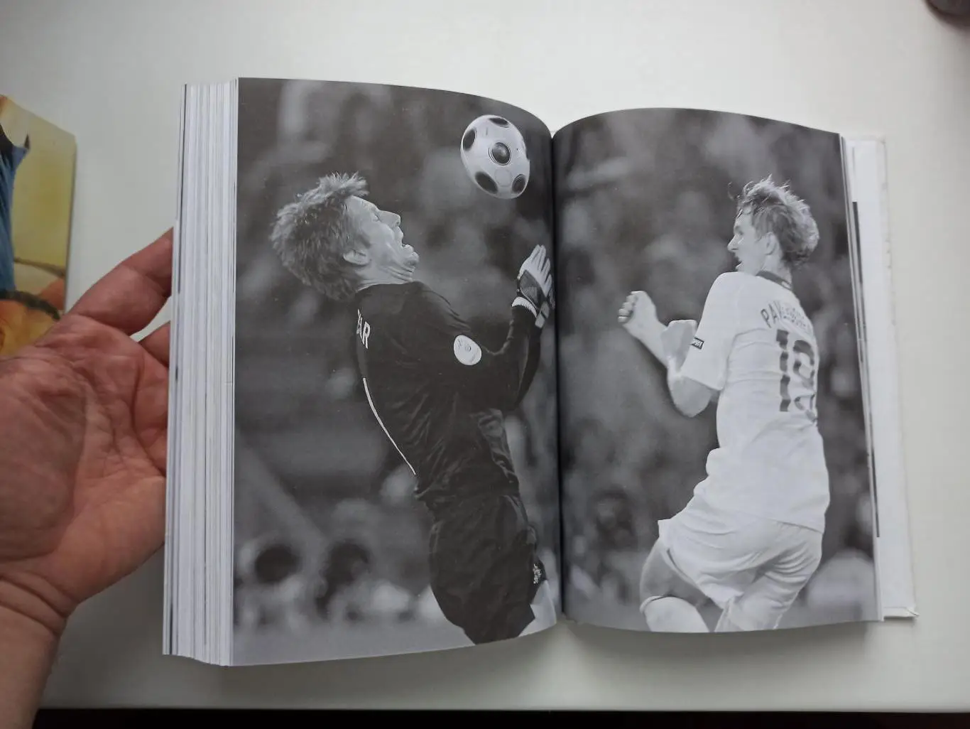 Книга, футбол, Василий Уткин, Суета вокруг мяча, записки спортивного комментатор 2