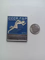Лёгкая атлетика, матчевая встреча СССР-ГДР, юниоры, 1974, служебный знак, бейдж