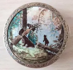 Пудреница с зеркалом.Утро в сосновом лесу. И. Шишкина. Эмаль. Серебро 875 проб