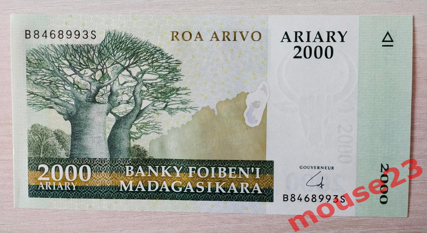 Мадагаскар Банкнота 2000 ариари 2009 год UNC ( 2 )
