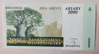 Мадагаскар Банкнота 2000 ариари 2009 год UNC ( 2 )