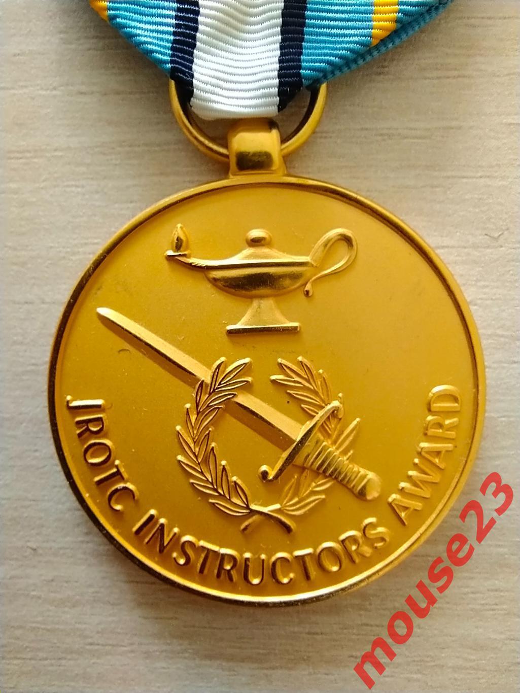 Бронзовая медаль инструктора Учебного корпуса младших офицеров запаса США (2) 1