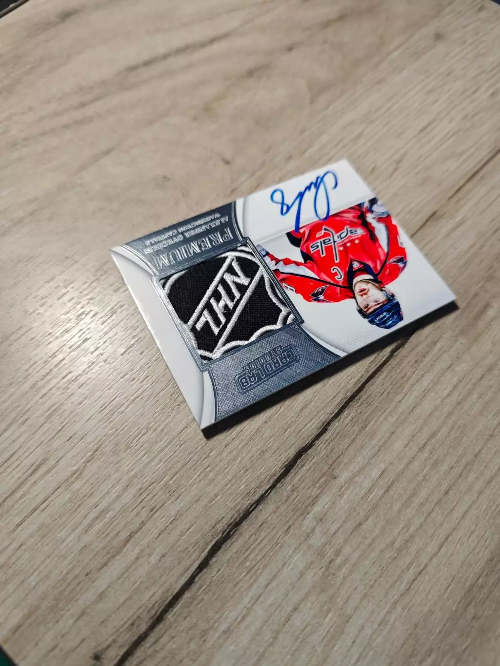 CLS Premium NHL shield Alexander Ovechkin Овечкин Red автограф 2