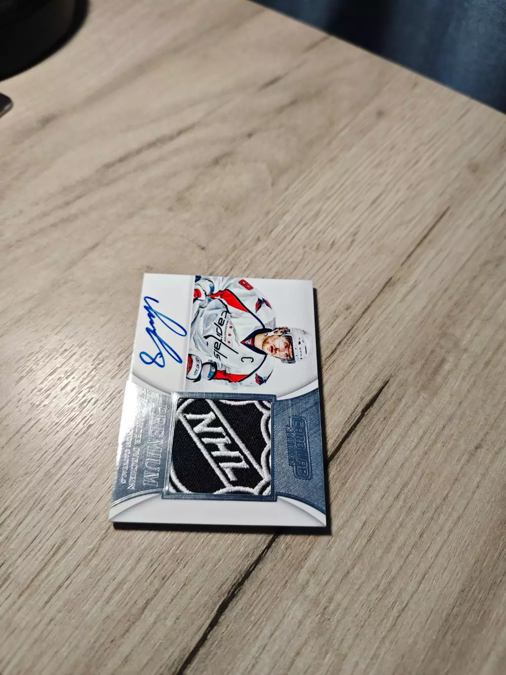 CLS Premium NHL shield Alexander Ovechkin Овечкин White автограф 1