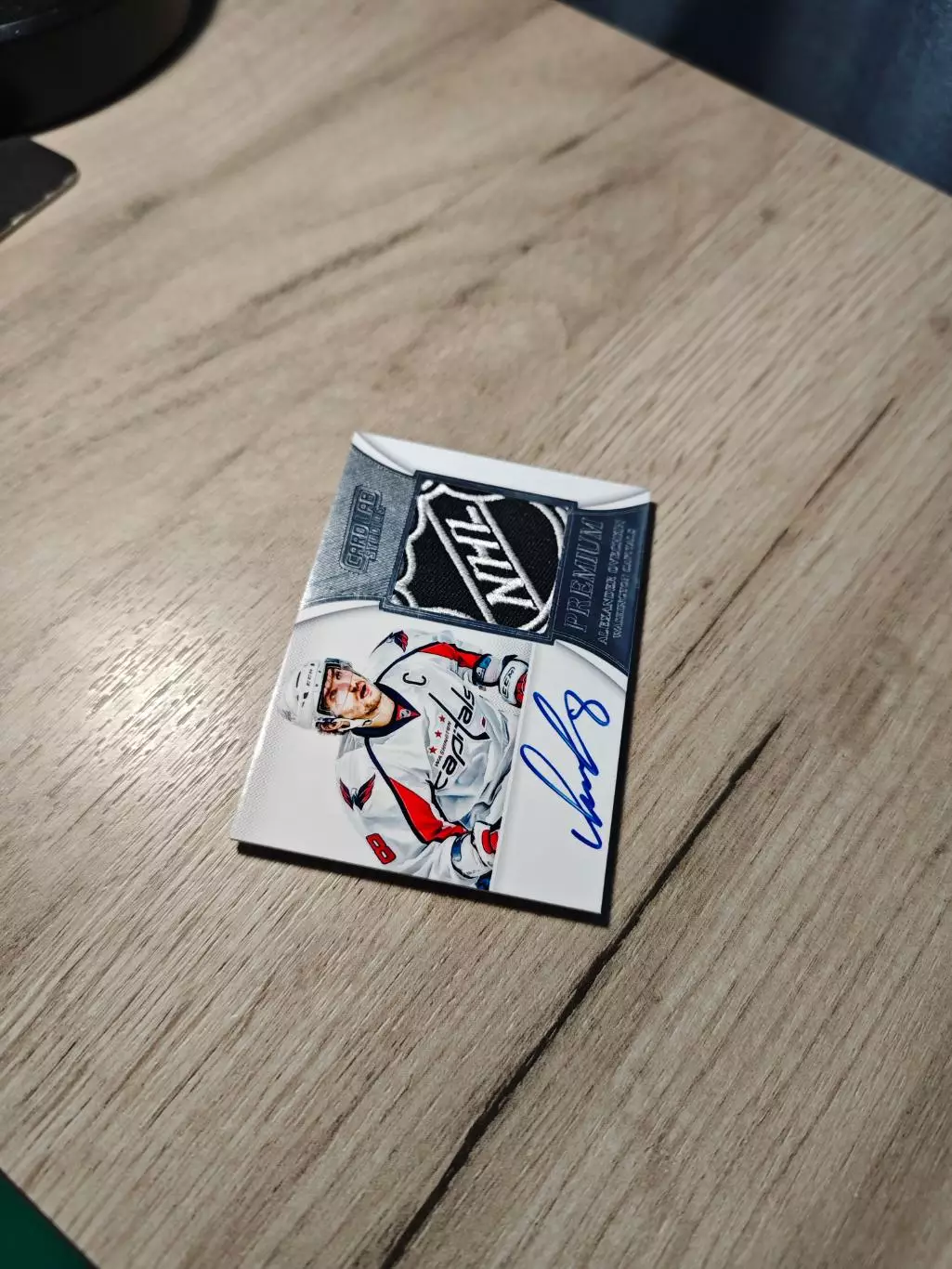 CLS Premium NHL shield Alexander Ovechkin Овечкин White автограф 3