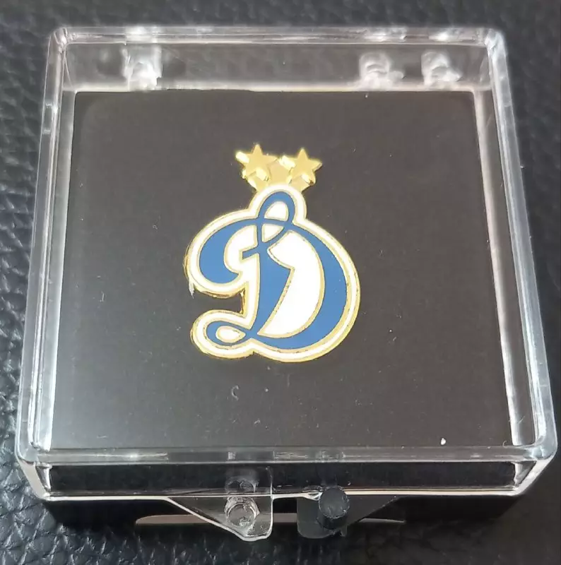 Значок ФК Динамо Москва. Д синяя.