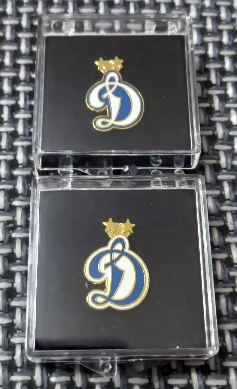 Значок ФК Динамо Москва. Д синяя. 1