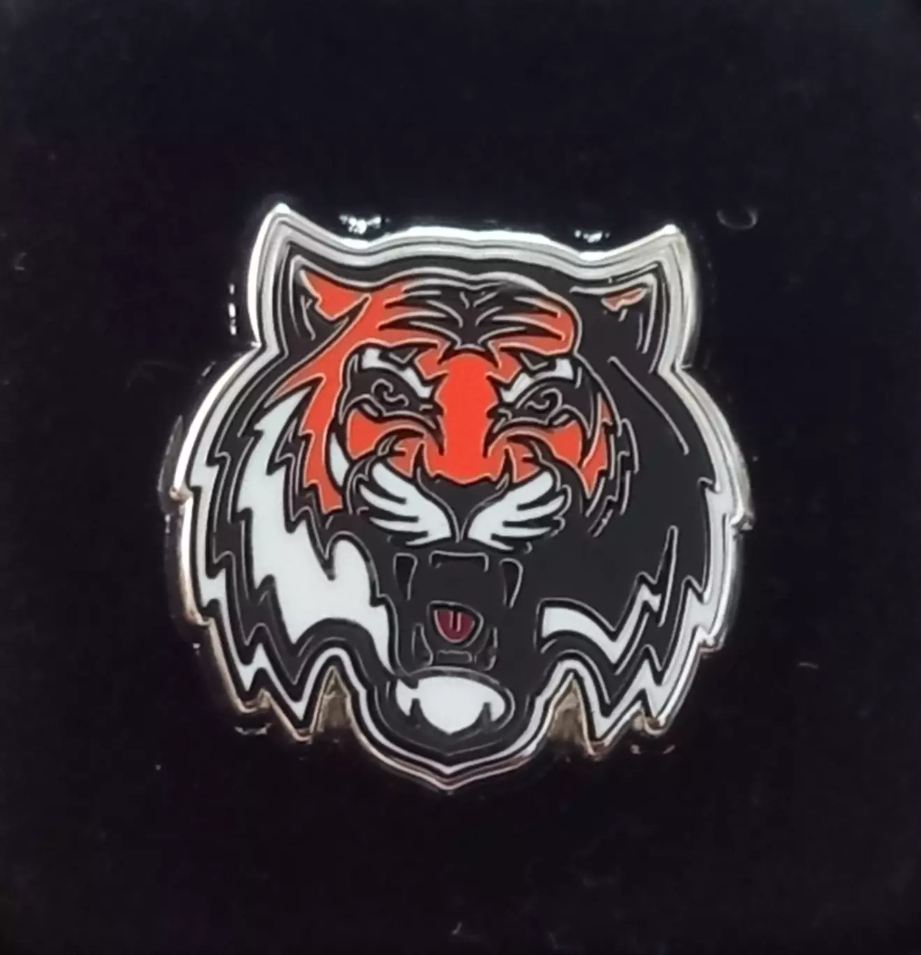 Значок ХК Амур Хабаровск. Цветной логотип.