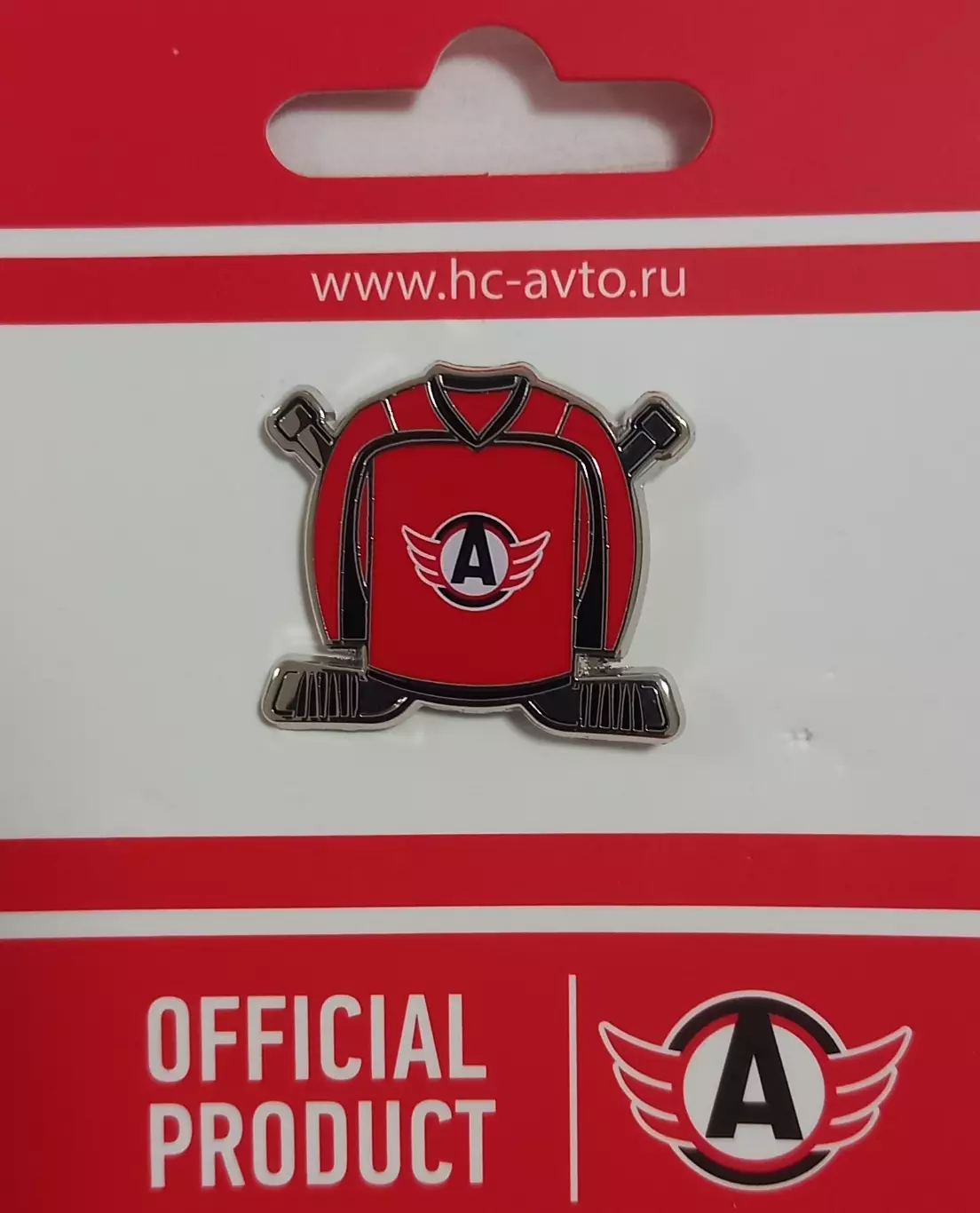 Значок ХК Автомобилист Екатеринбург. Джерси с клюшками.