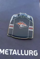 Значок ХК Металлург Магнитогорск. Джерси синее.