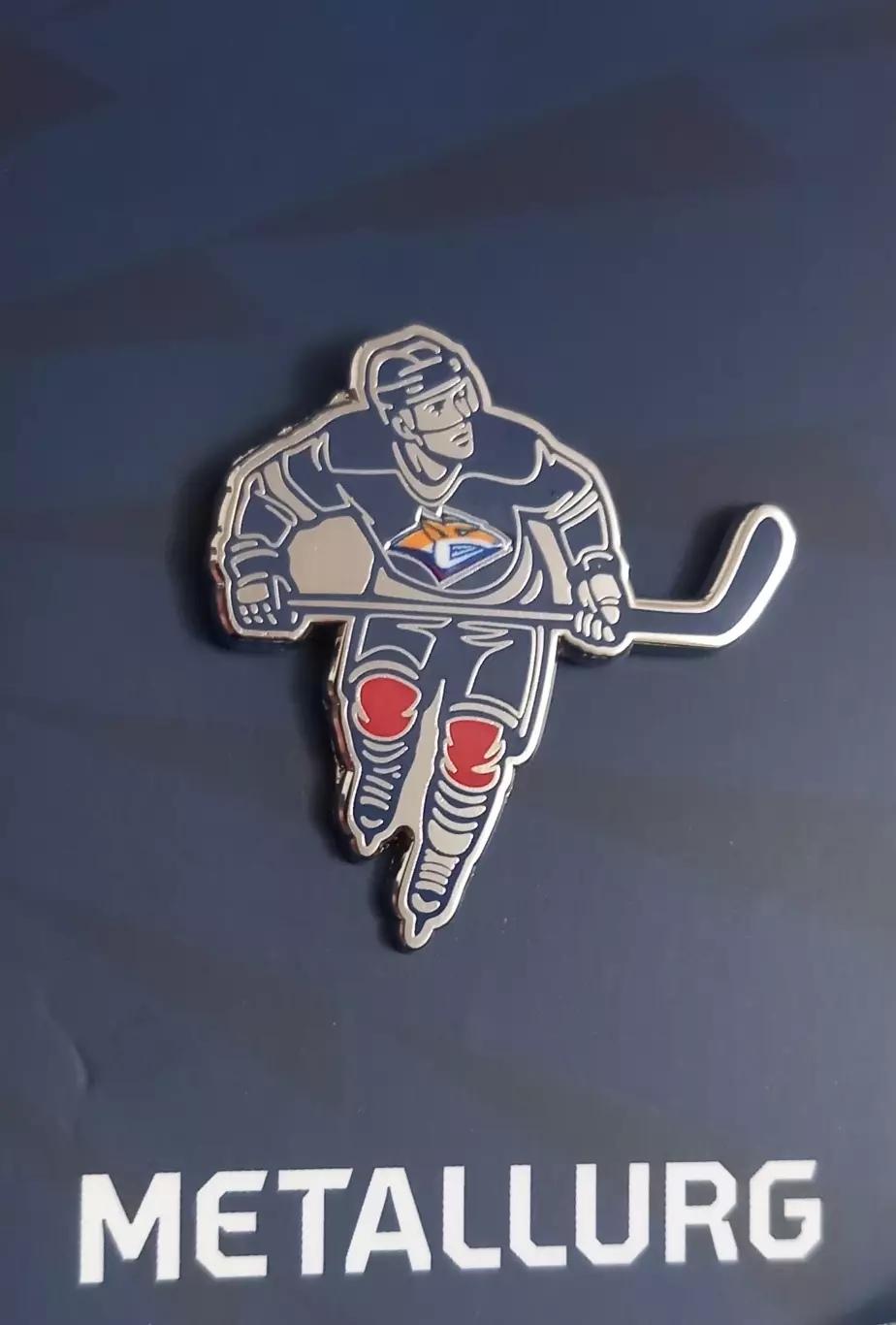 Значок ХК Металлург Магнитогорск. Хоккеист.