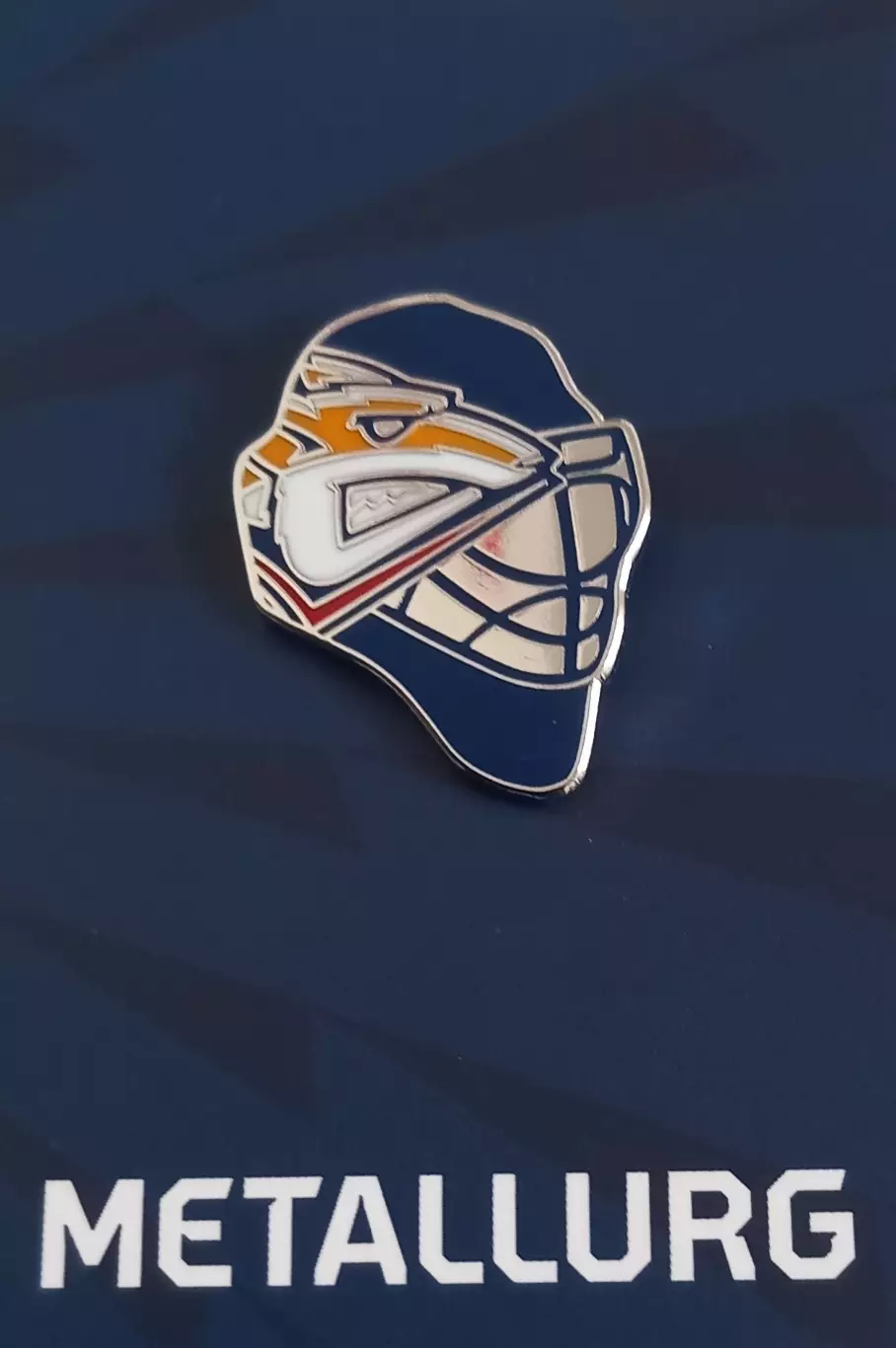 Значок ХК Металлург Магнитогорск. Шлем.