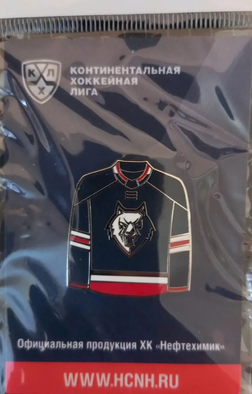Значок ХК Нефтехимик Нижнекамск. Джерси синее 1