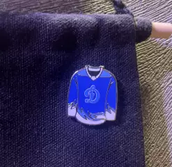 Значок хоккей майка динамо хоккейный свитер кхл