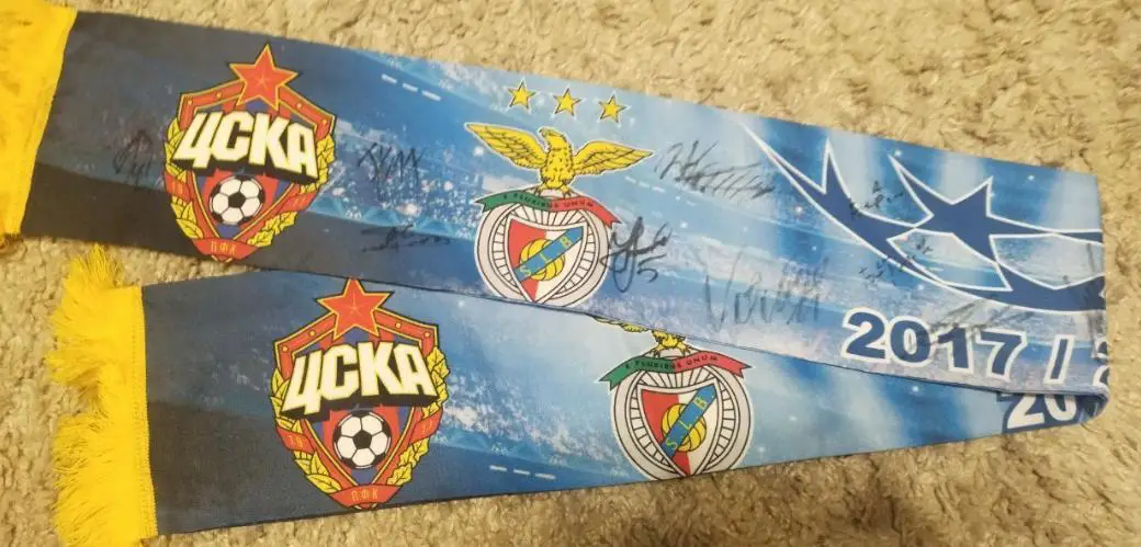 Шарф с автографами игроков ЦСКА